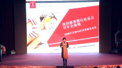 美容院加盟店活动,美容院加盟店年终答谢会,每一年的年终答谢会现场节目都是美容院自动,自发,自排,自导,自演,展现自己最美最自信的一面,丽蒂雅活动策划咨询热线4006062303